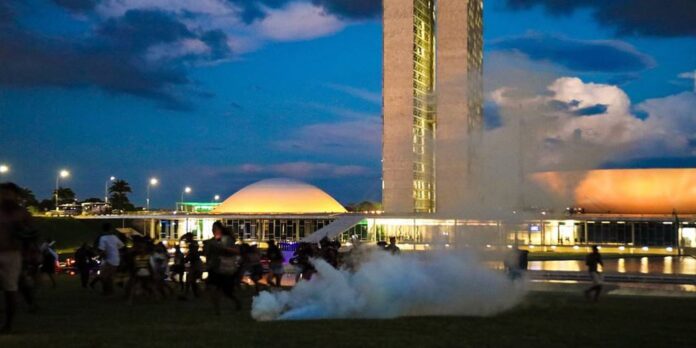 liderancas-indigenas-criticam-acao-policial-em-frente-ao-congresso