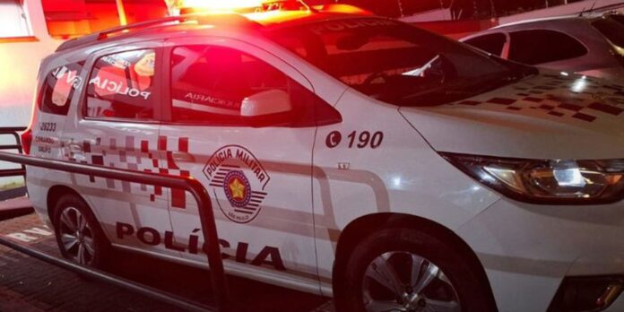 moradores-de-favela-paulistana-fazem-barricada-contra-acao-policial