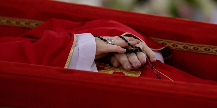 argentina-se-despede-do-papa-francisco-com-“abraco-simbolico”-em-missa