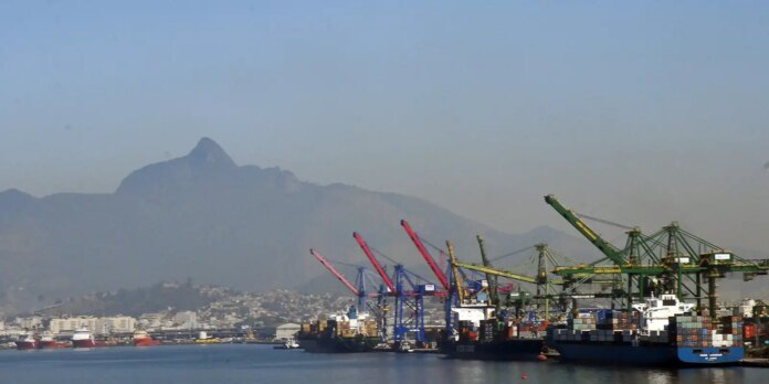 balanca-comercial-tem-superavit-mais-baixo-em-tres-anos