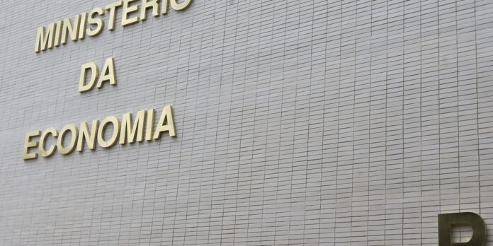 mp-alternativa-a-iof-preve-r$-4,28-bi-de-corte-de-gastos-em-2025