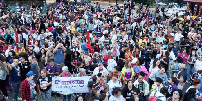 caminhada-de-mulheres-lesbicas-protesta-contra-violencias-e-racismo