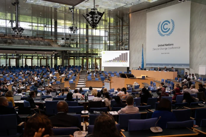 brasil-aposta-na-agenda-informal-da-cop30-enquanto-negociacoes-emperram-em-bonn