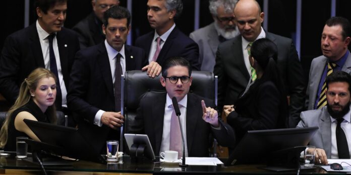 camara-aprova-urgencia-para-proposta-que-reduz-beneficios-fiscais camara-aprova-urgencia-para-proposta-que-reduz-beneficios-fiscais