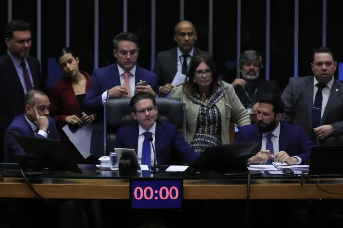 pl-da-devastacao:-congresso-desmonta-protecao-ambiental-e-ignora-crise-climatica