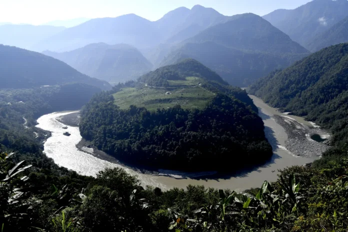 china-inicia-construcao-de-complexo-hidreletrico-polemico-no-tibete