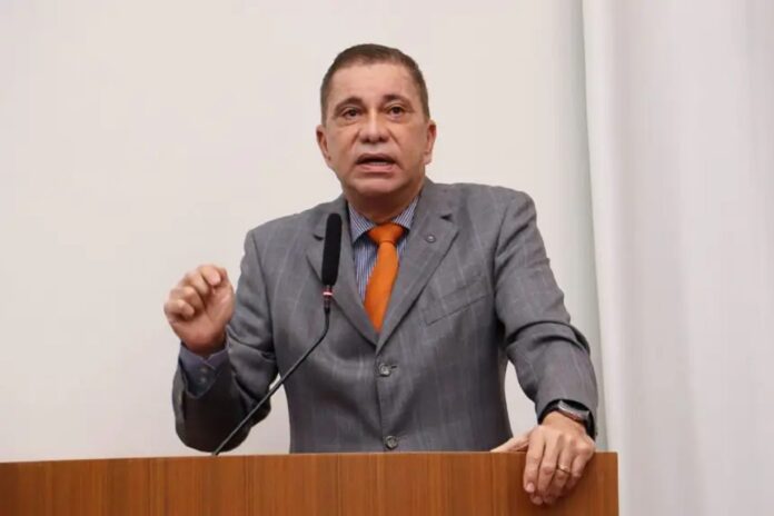 prefeito-eduardo-siqueira-continua-reforma-na-gestao-e-exonera-carlos-amastha-de-secretaria