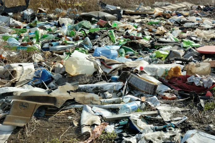 poluicao-por-plasticos-custa-us$1,5-trilhao-por-ano-em-problemas-de-saude,-alerta-estudo