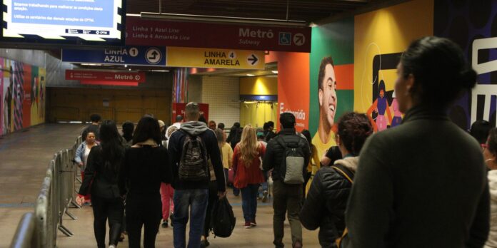 falha-em-trem-da-cptm-lota-estacoes-em-sao-paulo nesta-segunda 