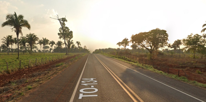 homem-morre-atropelado-por-carro-enquanto-empurrava-moto-em-rodovia