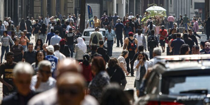 mais-de-6,5-milhoes-de-familias-deixaram-linha-da-pobreza-em-2-anos