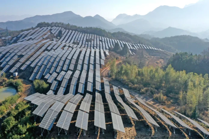 china-impulsiona-paises-a-se-afastarem-dos-combustiveis-fosseis,-mostra-relatorio