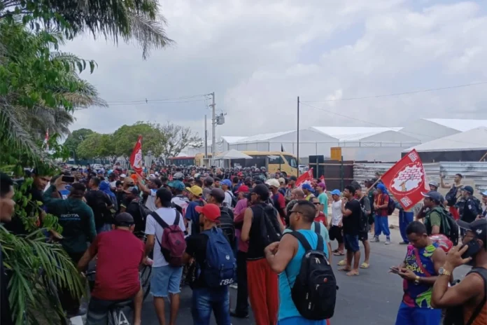 greve-de-trabalhadores-paralisa-obras-para-a-cop30-em-belem