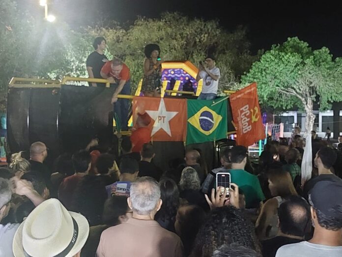 grupo-faz-ato-contra-projeto-da-anistia-e-pec-da-blindagem,-em-palmas