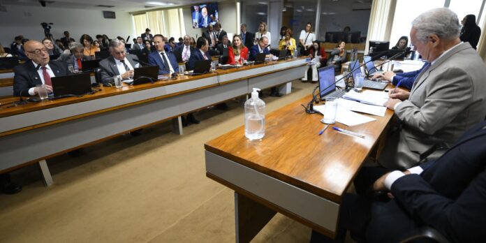 comissao-do-senado-aprova-isencao-do-ir-para-quem-ganha-ate-r$-5-mil comissao-do-senado-aprova-isencao-do-ir-para-quem-ganha-ate-r$-5-mil
