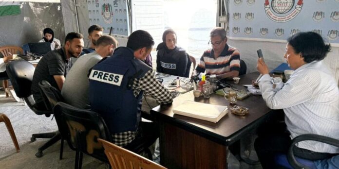 tenda-de-jornalistas-palestinos-e-bombardeada-apos-reuniao-com-fenaj