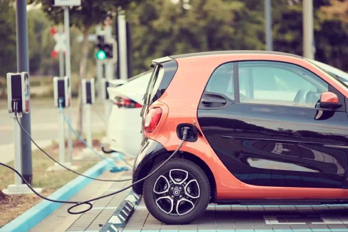 fim-de-subsidios-para-carros-eletricos-pode-derrubar-vendas-pela-metade-nos-eua,-diz-ceo-da-ford