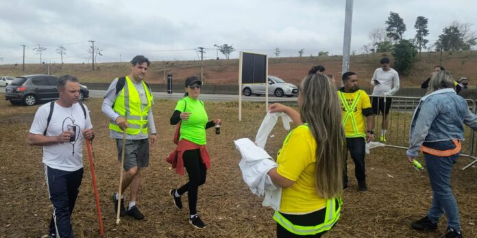 romeiros-que-vao-a-aparecida-usam-tendas-de-apoio-em-rodovias-de-sp romeiros-que-vao-a-aparecida-usam-tendas-de-apoio-em-rodovias-de-sp