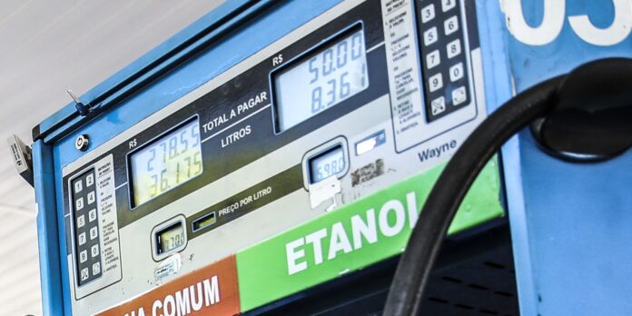 petrobras-reduz-preco-da-gasolina-em-4,9%-a-partir-de-terca-feira