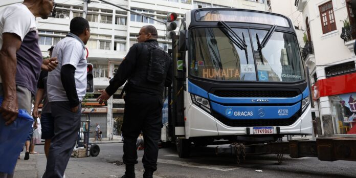 rio:-mais-de-50-onibus-viraram-barricada;-transporte-esta-afetado rio:-mais-de-50-onibus-viraram-barricada;-transporte-esta-afetado