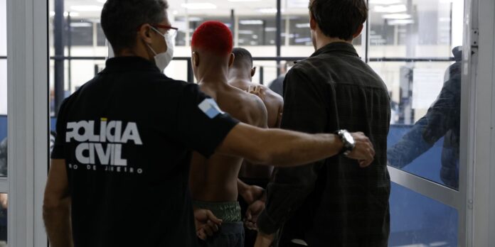 policiais-civis-do-rj-cobram-adicional-de-100%-sobre-pensao-por-morte policiais-civis-do-rj-cobram-adicional-de-100%-sobre-pensao-por-morte