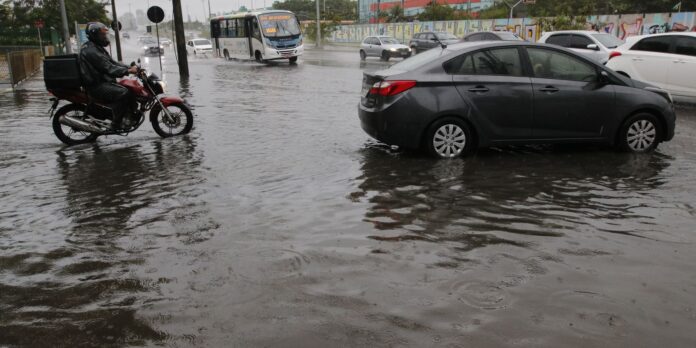 frente-fria-derruba-arvores-e-causa-alagamentos-no-rio-de-janeiro