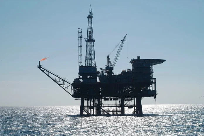 pico-da-demanda-de-petroleo-pode-ocorrer-antes-de-2030,-aponta-a-iea