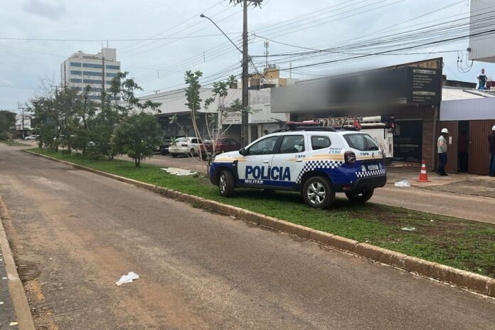 homem-leva-choque-e-morre-enquanto-trabalhava-em-telhado
