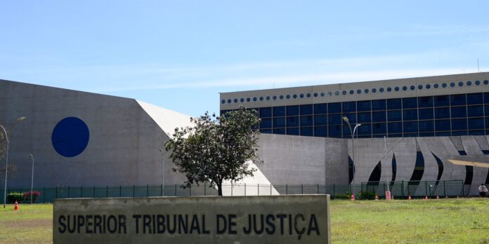 stj-restabelece-sentenca-de-mulher-ligada-ao-cv-a-82-anos