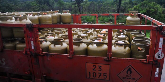 beneficiarios-com-nis-final-8-recebem-auxilio-gas-nesta-sexta