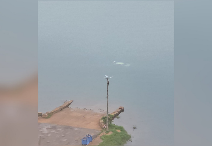 homem-morre-apos-carro-avancar-em-pier-da-praia-da-graciosa-e-afundar-no-lago-de-palmas