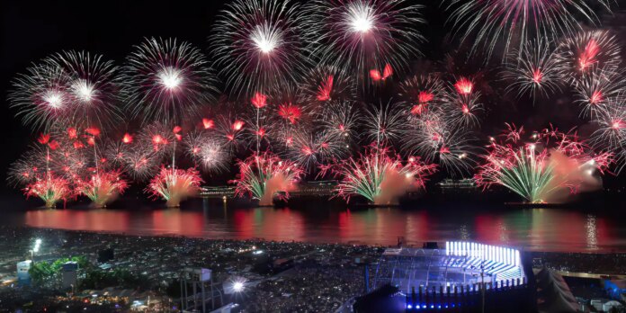 bombeiros-aprovam-vistoria-de-balsas-para-fogos-em-copacabana