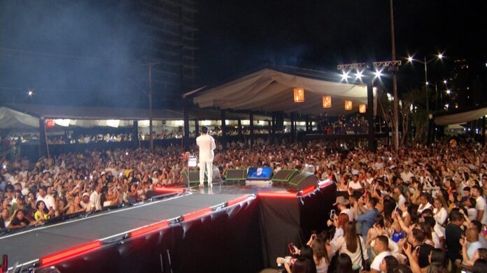 mesmo-sem-festa-oficial,-praia-da-graciosa-lota-em-evento-privado-com-show-de-murilo-huff