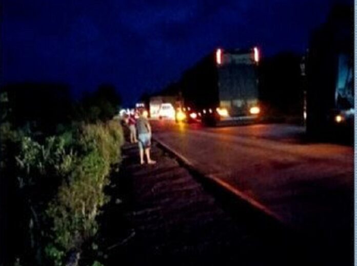 mulher-morre-apos-acidente-entre-moto-e-caminhonete-na-br-153 mulher-morre-apos-acidente-entre-moto-e-caminhonete-na-br-153