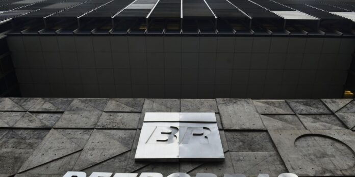 petrobras-reduz-preco-da-gasolina-em-5,2%-a-partir-desta-terca petrobras-reduz-preco-da-gasolina-em-5,2%-a-partir-desta-terca