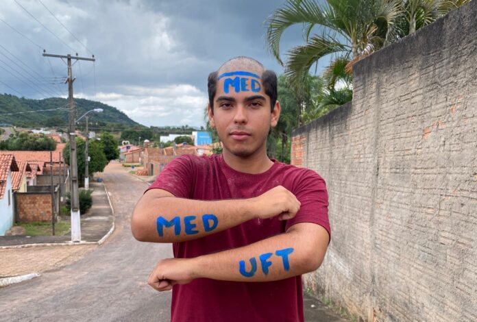 jovem-que-pensou-estar-sonhando-ao-passar-em-medicina-trabalhava-com-o-pai-‘rocando-juquira’