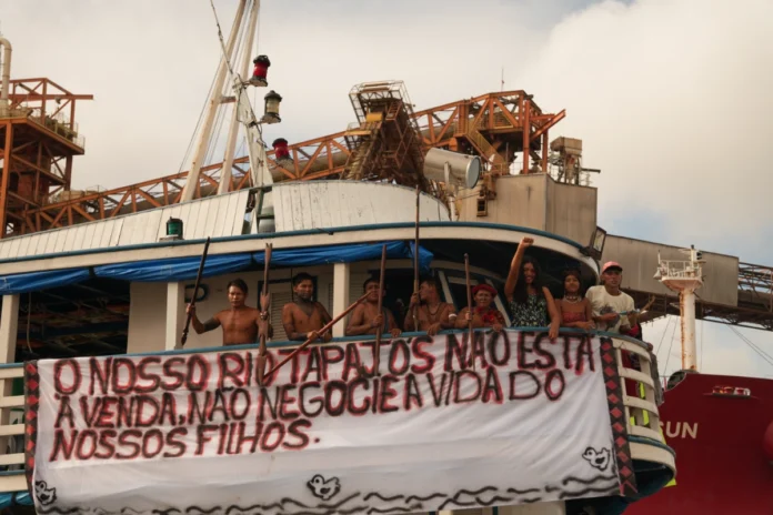 indigenas-kayapo,-panara-e-munduruku-se-unem-a-protesto-contra-dragagem-do-tapajos