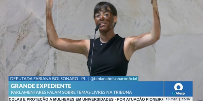 deputada-do-pl-faz-blackface-na-alesp-para-criticar-erika-hilton deputada-do-pl-faz-blackface-na-alesp-para-criticar-erika-hilton