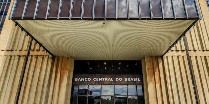 mercado-eleva-previsao-da-inflacao-para-4,17%-este-ano