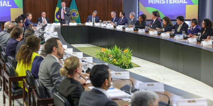 lula-se-despede-de-ministros-e-confirma-alckmin-como-vice-em-chapa