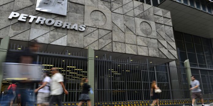 petrobras-destitui-diretor-de-area-que-vendeu-gas-com-100%-de-agio