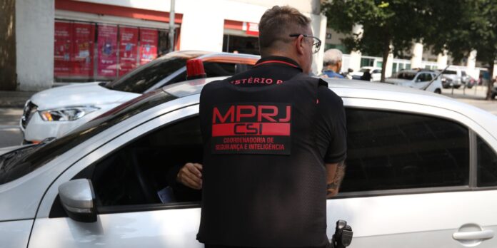 pms-do-rio-sao-denunciados-por-desviar-armas-apreendidas-em-operacoes