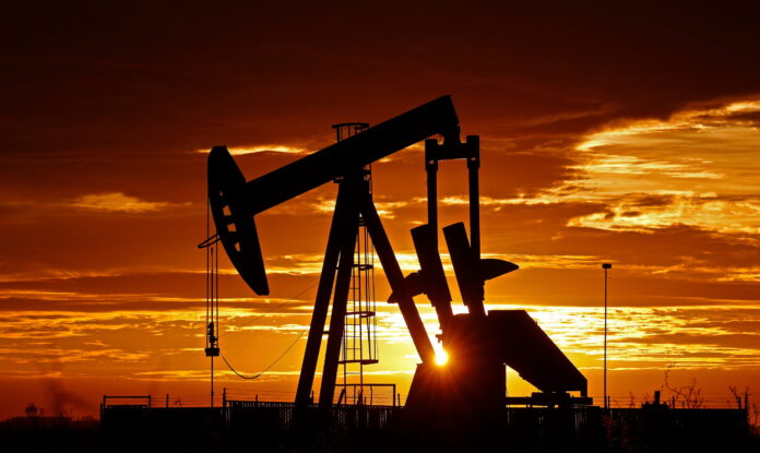 petroleo-sobe-com-possivel-bloqueio-naval-dos-eua-no-estreito-de-ormuz