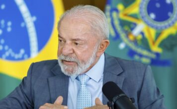 Lula afirma que mundo não dá direito a Trump ameaçar um país lula-afirma-que-mundo-nao-da-direito-a-trump-ameacar-um-pais