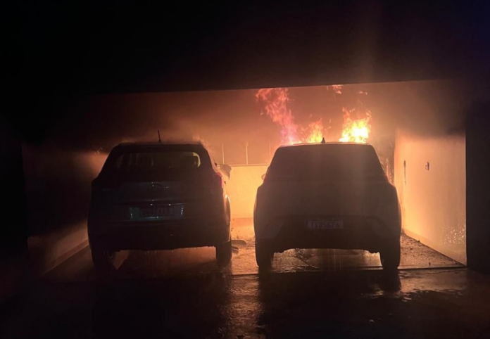 carro-eletrico-pega-fogo-durante-carregamento-em-garagem-de-casa-em-palmas