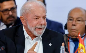 Lula defende fim da 6×1 e diz que ganhos não podem valer só para ricos lula-defende-fim-da-6×1-e-diz-que-ganhos-nao-podem-valer-so-para-ricos