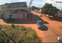 Motociclista morre após bater em porta de carro e ser atropelado por picape em Araguaína motociclista-morre-apos-bater-em-porta-de-carro-e-ser-atropelado-por-picape-em-araguaina