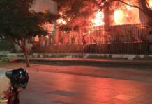 Princípio de incêndio atinge restaurante em edifício histórico do Rio principio-de-incendio-atinge-restaurante-em-edificio-historico-do-rio