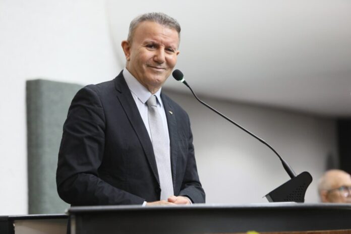 prefeito-de-palmas,-eduardo-siqueira,-e-submetido-a-cirurgia-cardiaca-e-segue-internado-na-uti