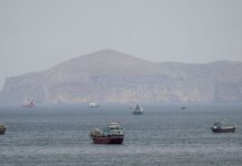 Mísseis atingem navio de guerra dos EUA que tentava entrar em Ormuz misseis-atingem-navio-de-guerra-dos-eua-que-tentava-entrar-em-ormuz